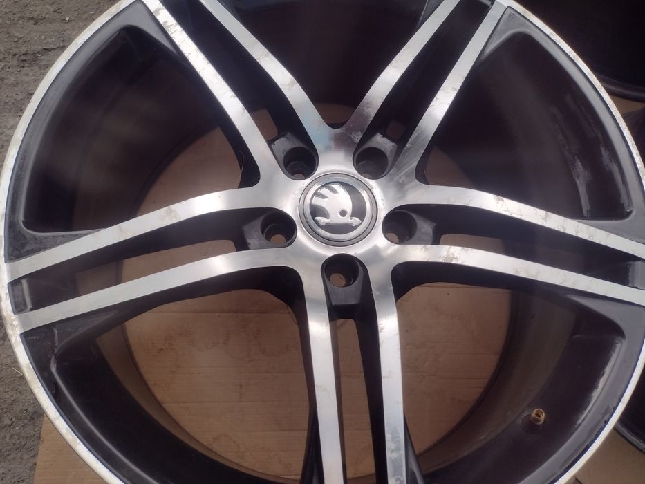 BROCK 19-5x112 ET40 8.5j Шкода Октавия WRS