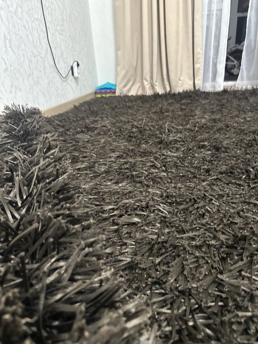 Продам ковер , дизайнерский , размер 2*3 метра