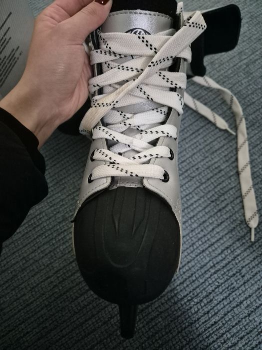 продам коньки хоккейные