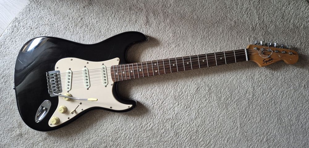 Ocazie - Fender Squier Strat Bullet 2009 COB