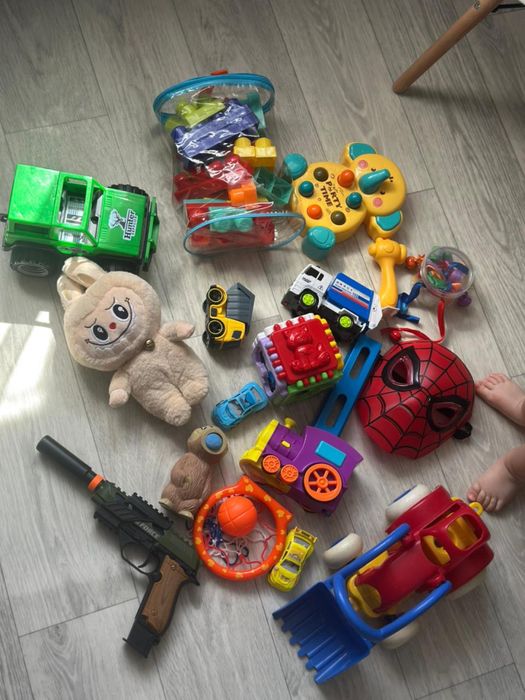 Продам толакар и игрушки