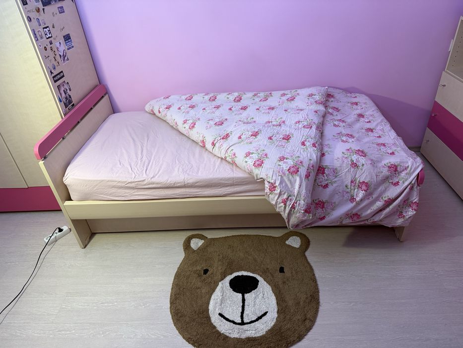 Легло+1
Едно основно и едно, което се вади отдолу+два матрака