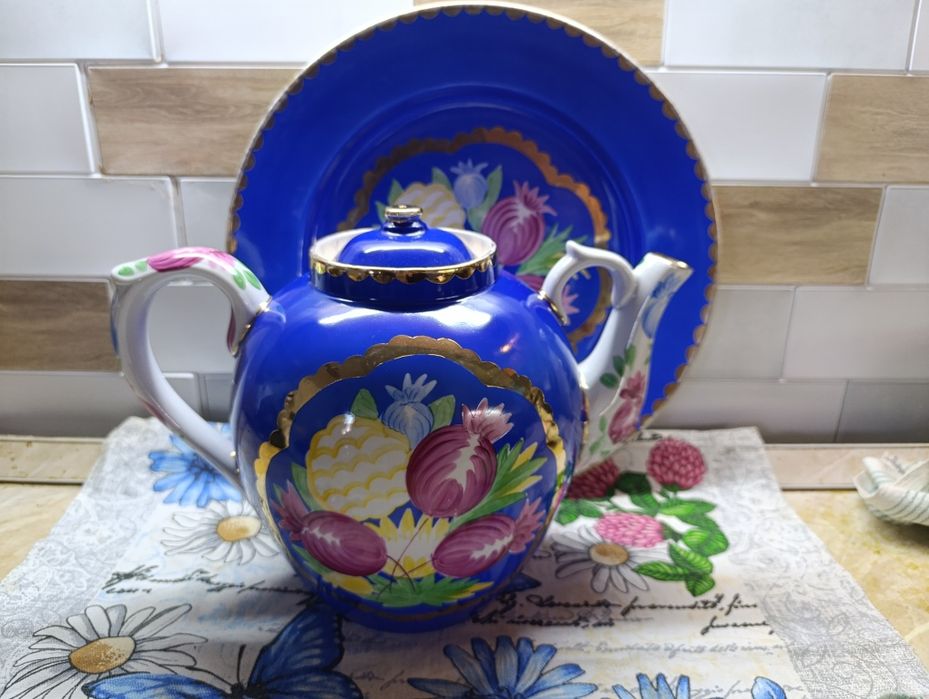 Чайник, заварник и блюдо, винтаж