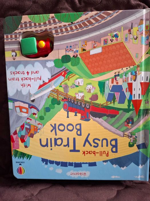 Carte Usborne cu jucarie tren cu pull back
