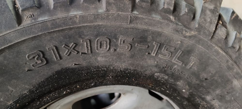 Продам покрышку с диском