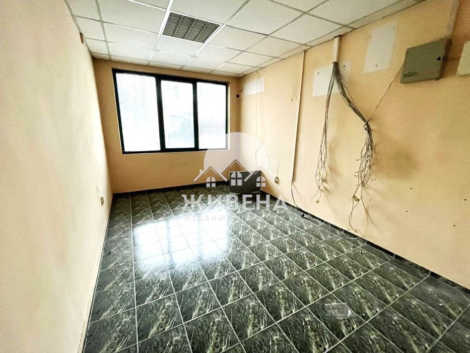 Продава офис до Червен площад, площ 136 кв.м