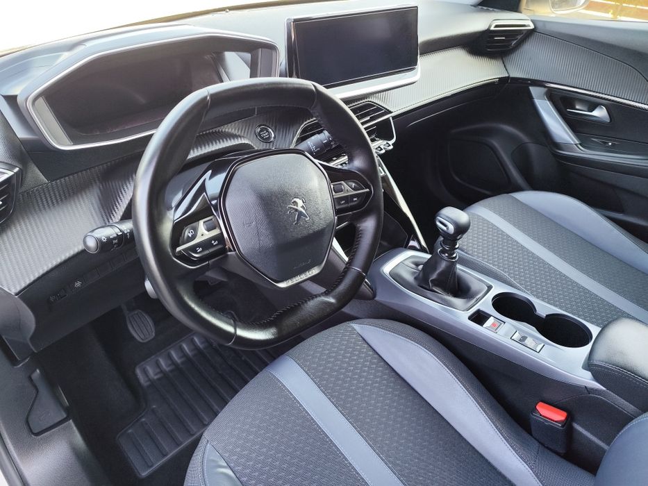 PEUGEOT 2008 ALLURE/ an 2020/1.5 diesel/ Virtual cockpit 3D