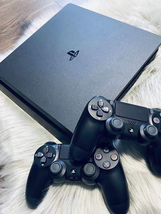 Playstation 4. 2 joystick. Ideal