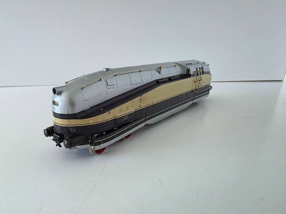 Rivarossi H0 - trenul aerodinamic Henschel Wegmann cu BR61 001