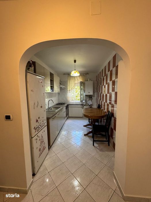De inchiriat apartament 3 camere decomandat,zona Piata Mare 270€/luna