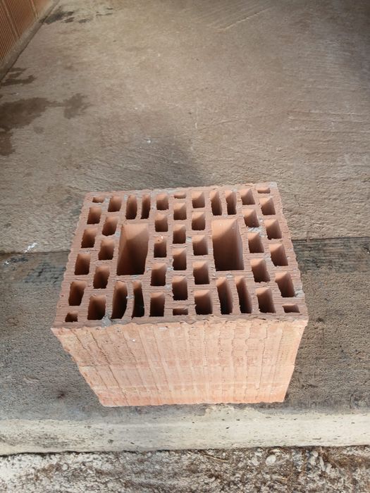 Vand 500buc caramida T30 Leier 290/238/240