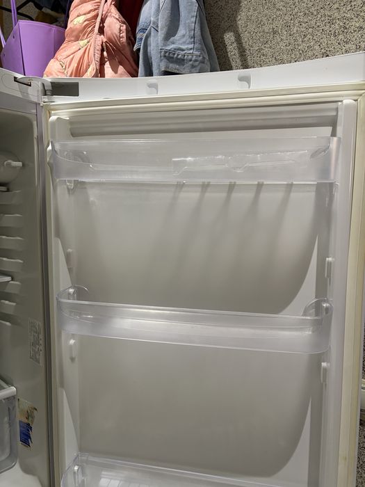 Продам холодильник Indesit