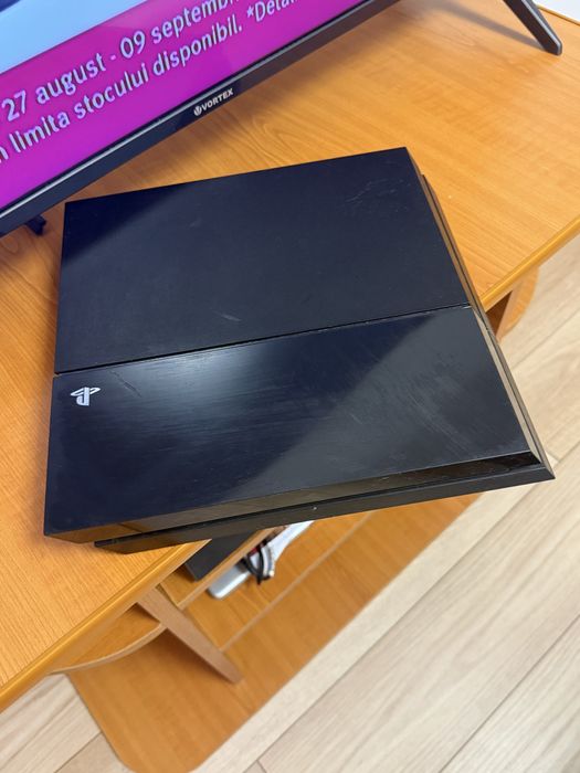 Vând PlayStation4