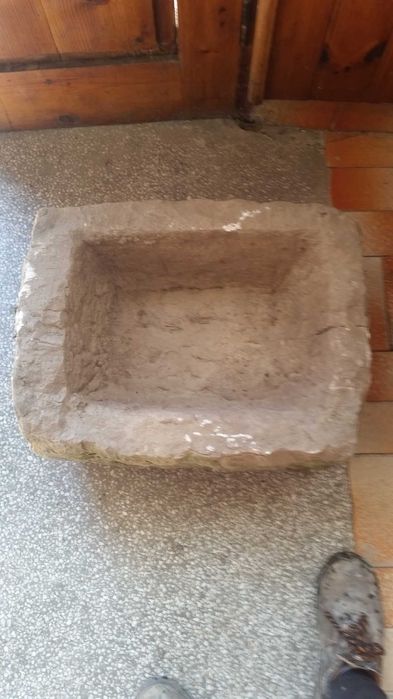 Каменно дялано корито