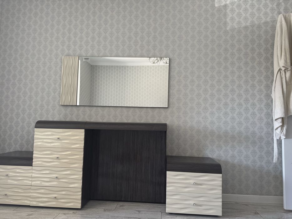 Шкаф и комоды с тумбочками