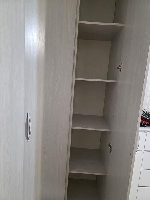 Продается шкаф плательный