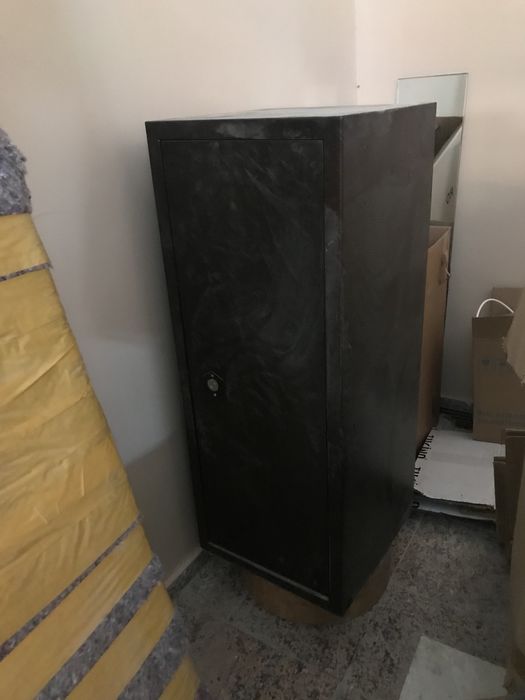 Сейф металлический