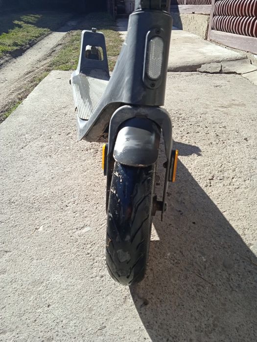 Vând trotineta viteza maxima 25km/h autonomie 25km/h  se incarca in 5