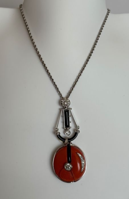 Модерно 18К Италианско Колие с Много Рядък Корал и 2К Диаманти;