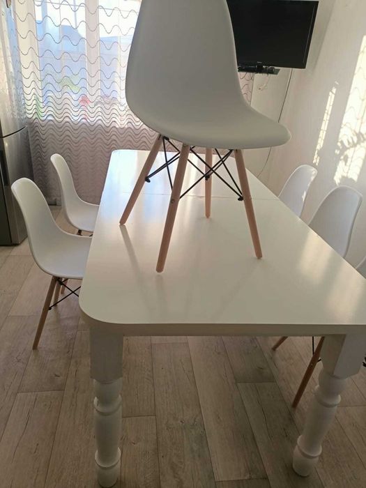 Продам кухонный стол со стульями