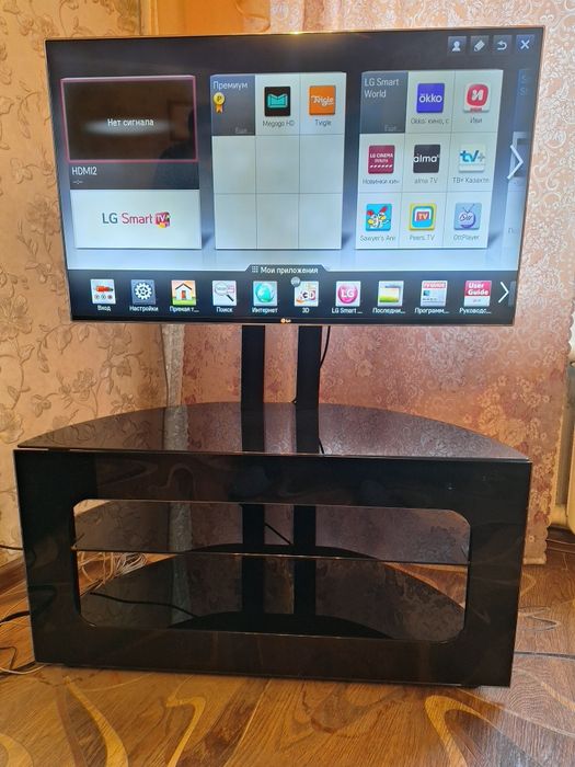 Телевизор LG 3D с телевизионной тумбочкой
