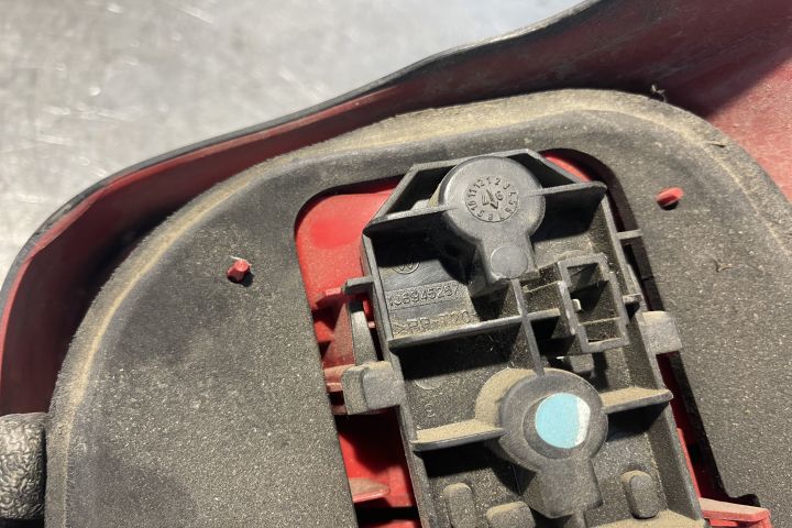 Lampa / Tripla stop stanga pe aripa 1J6945257 Volkswagen VW Golf a 4-