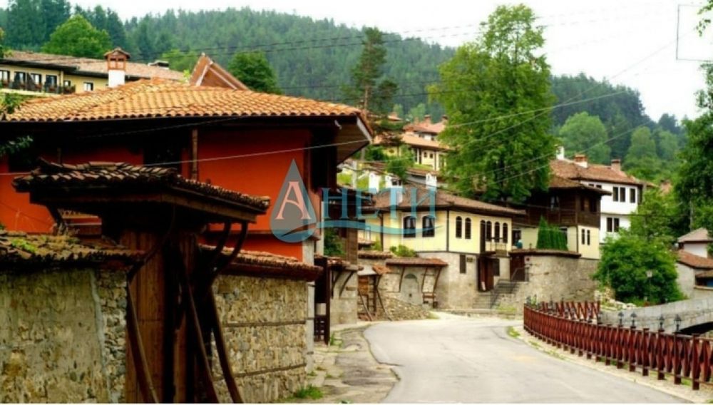 УПИ 526м2 в Копривщица, на 500м от центъра на града музей