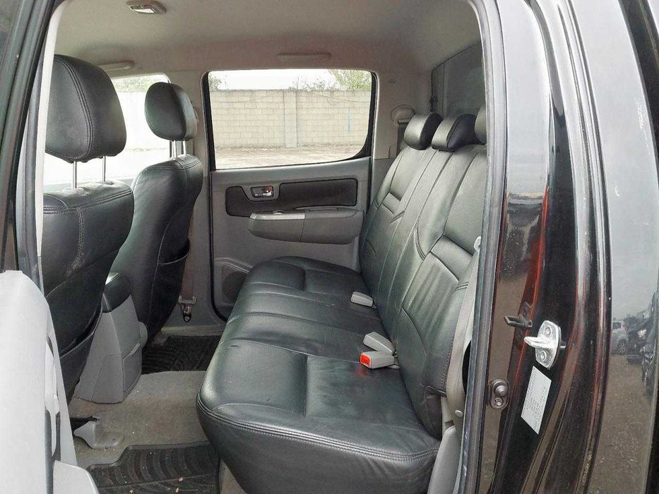 Dezmembrez Toyota hilux  3.0 Diesel 126KW/171CP 2005-2015