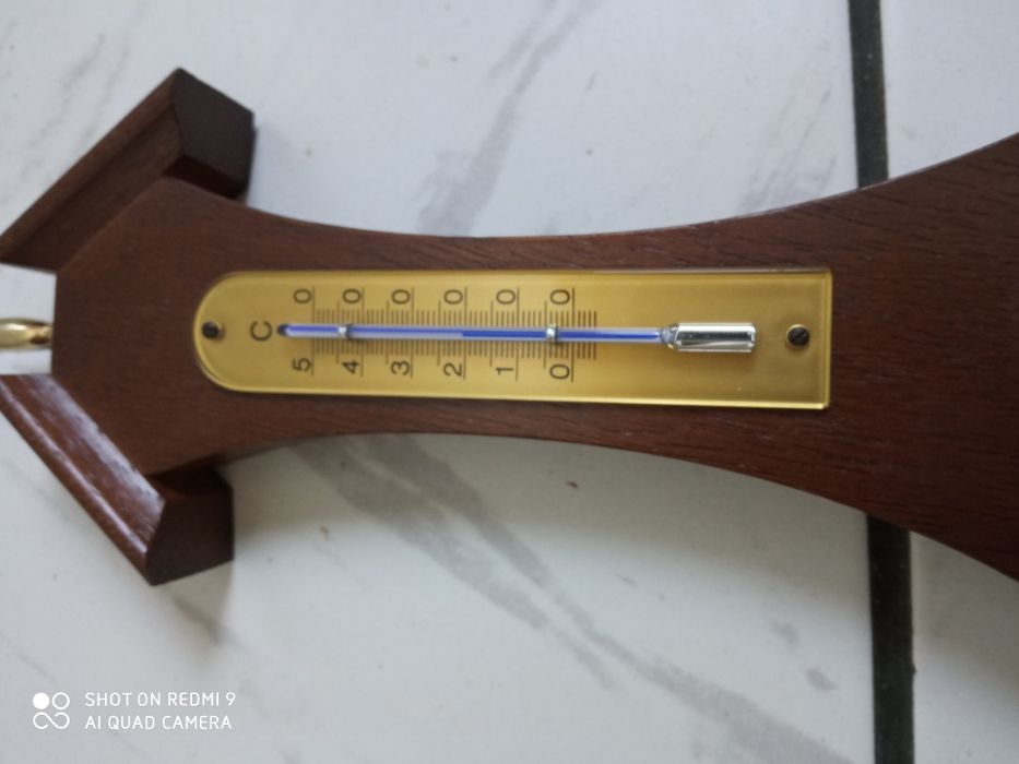 Немски барометър в дървена основа!