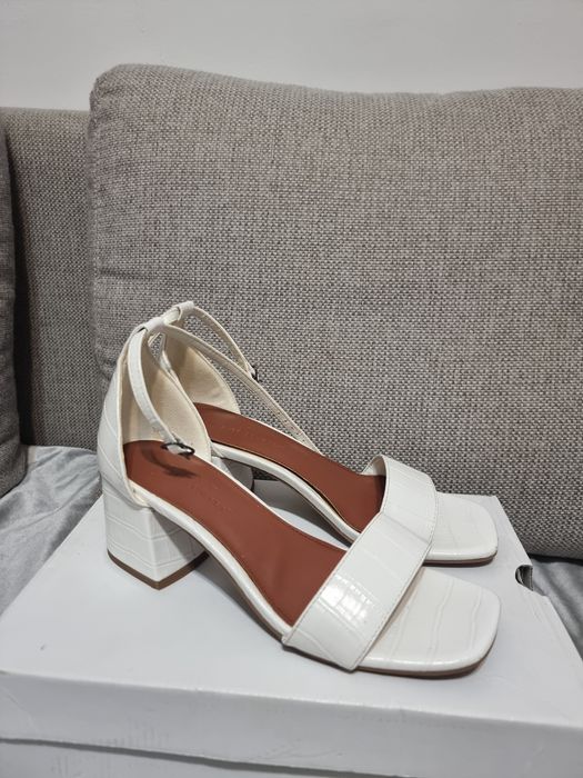 Sandale albe, mărimea 38 firma Next