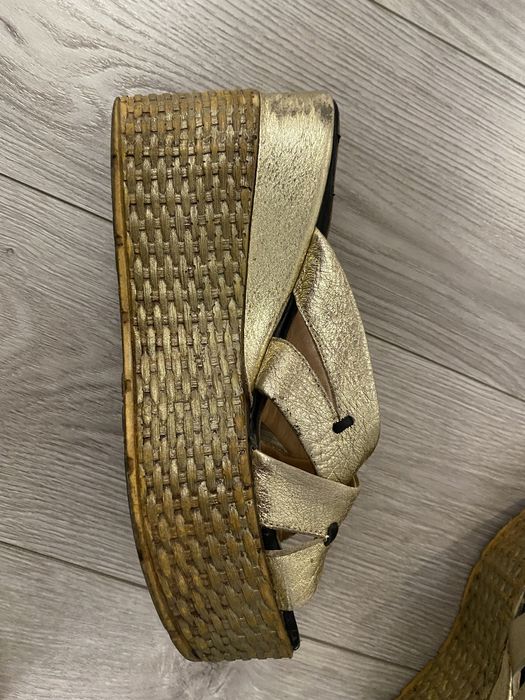 Продам шлепанцы женские платформа