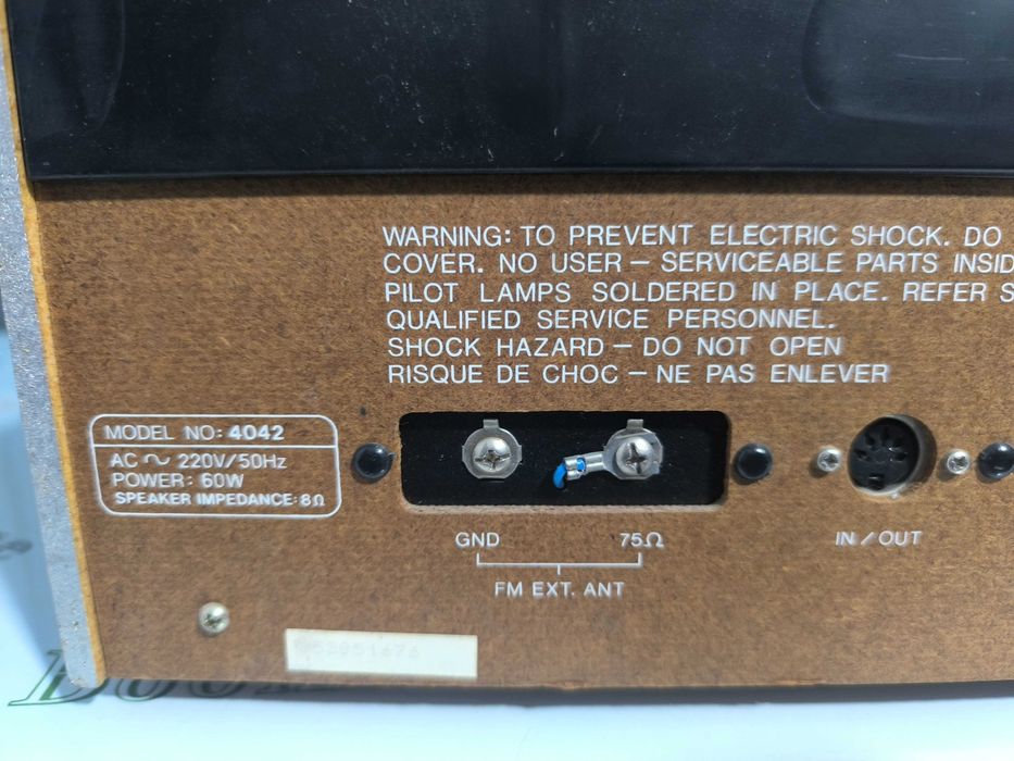 Sistem Audio All-in-One Model 4042 - Pick-up, Casete, Radio