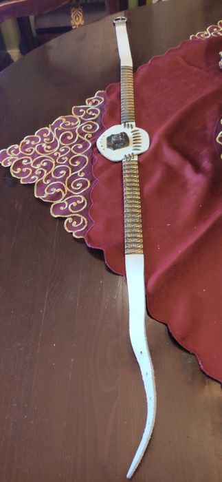 Дамски екцентричен кожен колан.