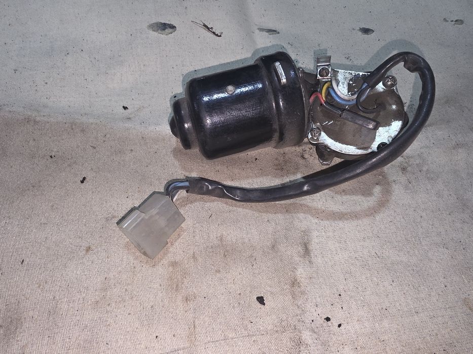 Продам электродвигатель стеклоочистителя на Нива