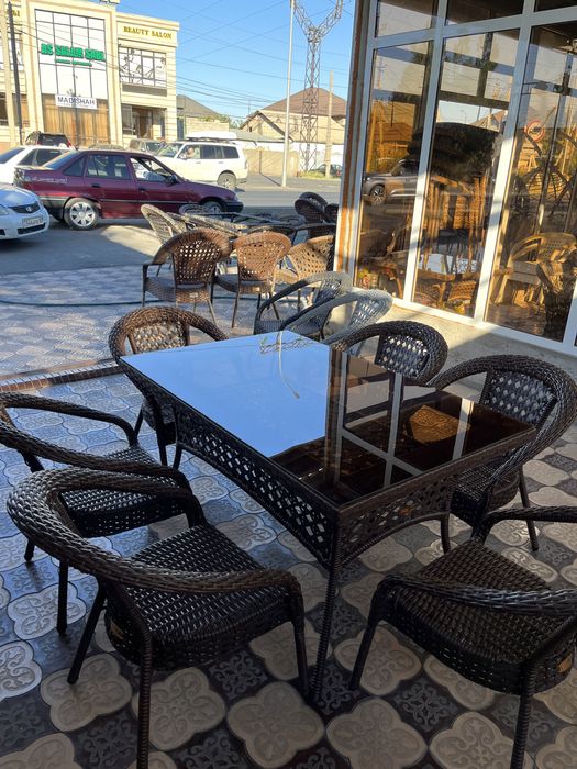 Стол стуля на 6 персон из ротанга