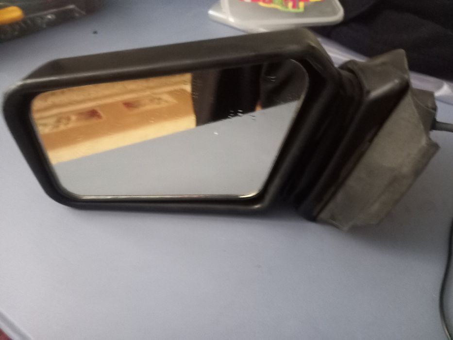 Задний вид зеркало левое