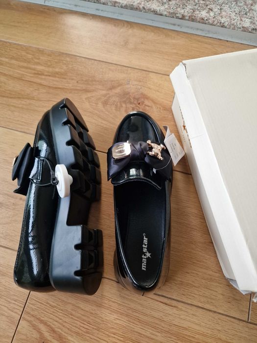 Продавам нови лоуфъри 39 номер