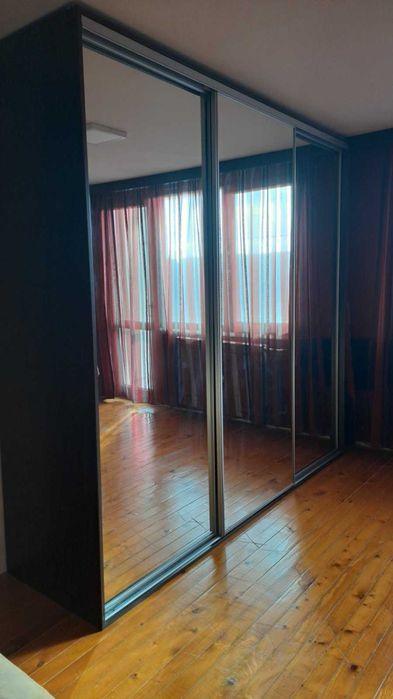 Трикрилен гардероб