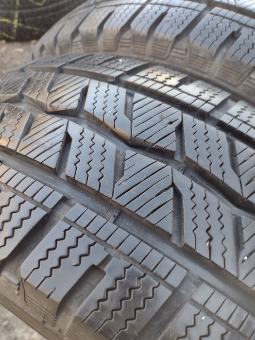 Почти нови 2бр.215/65/15С Ханкок дот4221