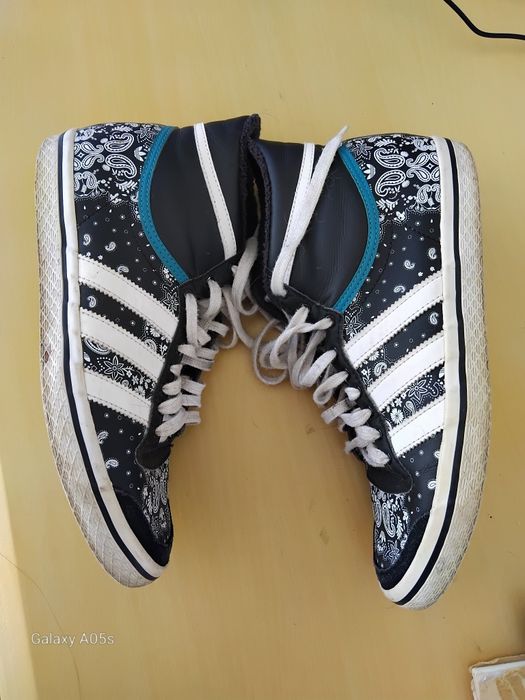 Оригинални дамски кецки Адидас.