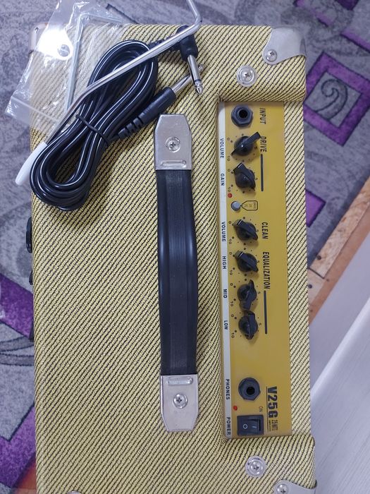 Продам электро гитару и усилитель в комплекте