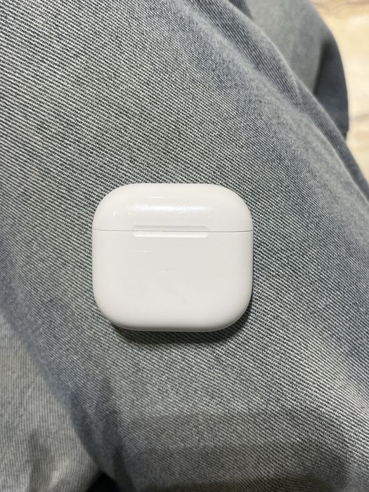 Apple AirPods 4 в идеальном состоянии