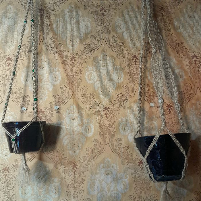 Подвесное кашпо для комнатных растений.