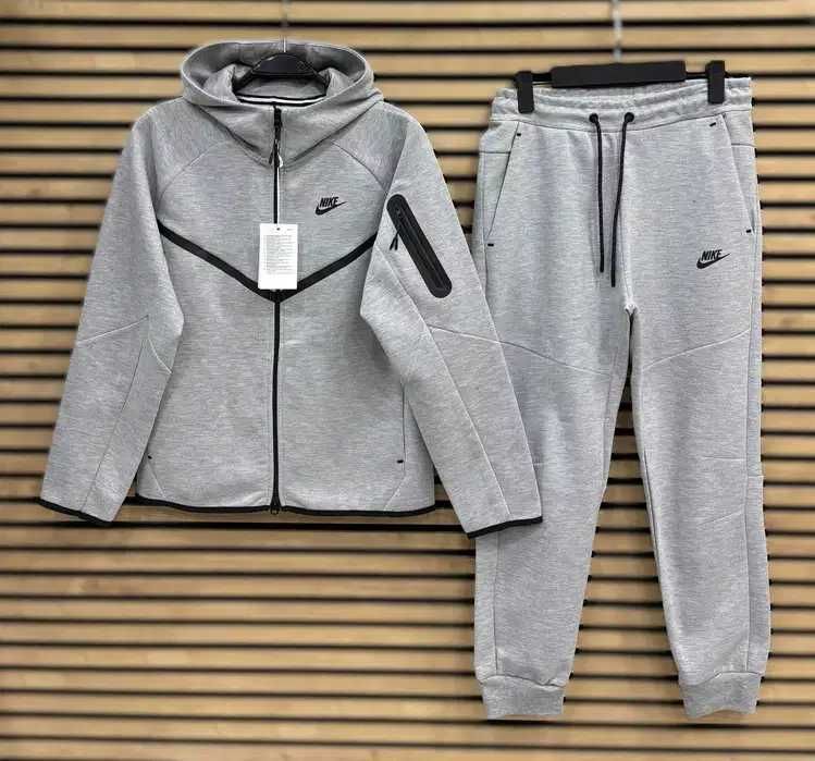 Trening Nike Tech Fleece Model NOU l Compleu