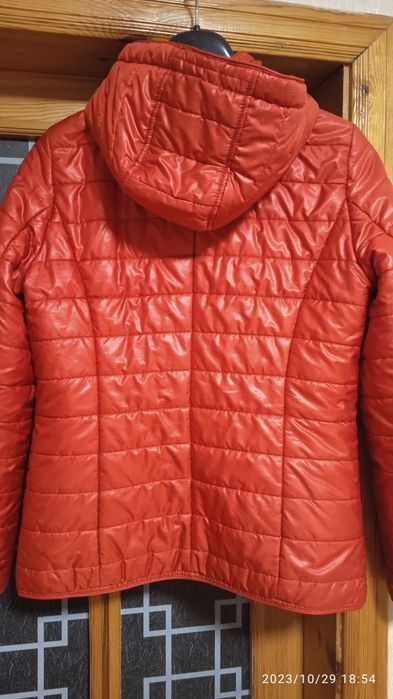 Продаю куртку ветровку