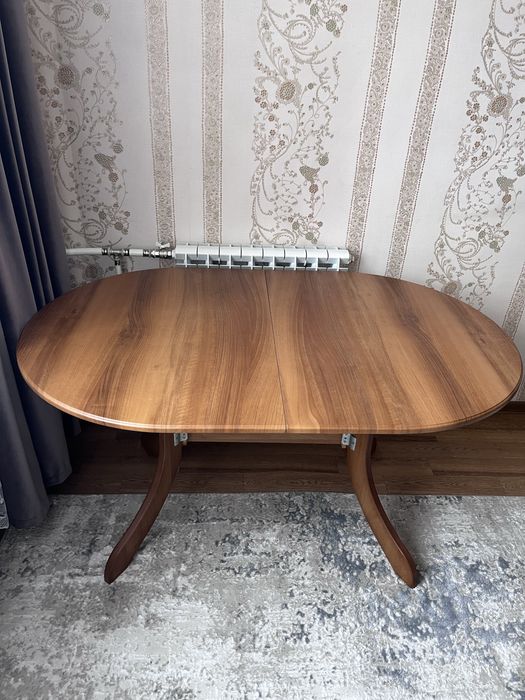 Продам обеденный стол