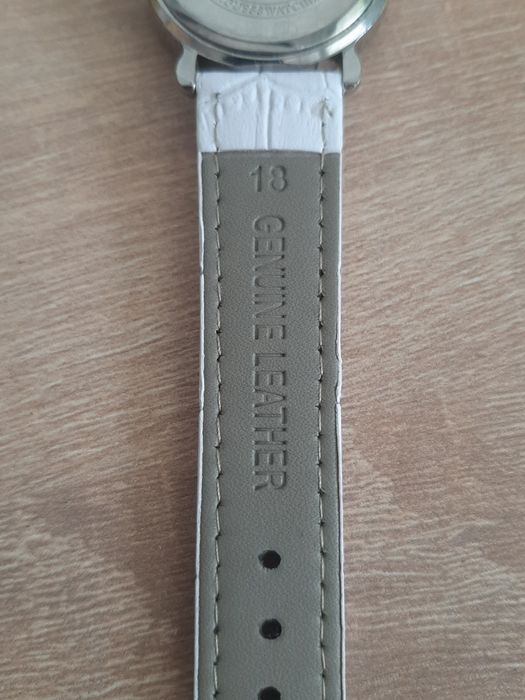 Ceas Damă GUESS Multifunction – Curea Piele noua Albă Imaculată – Model I85