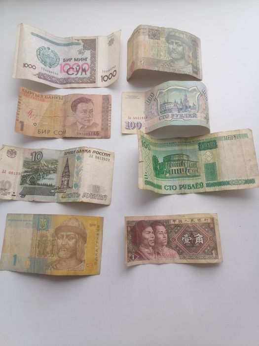 Продам монеты и бумажные деньги.