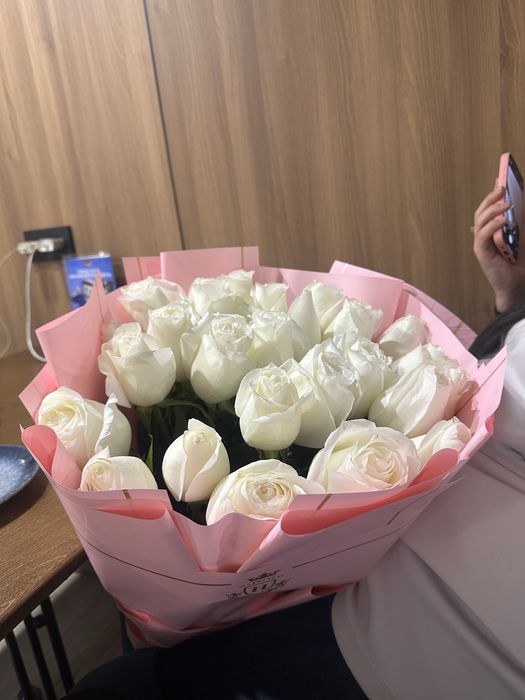 Цветы белый роза 25шт