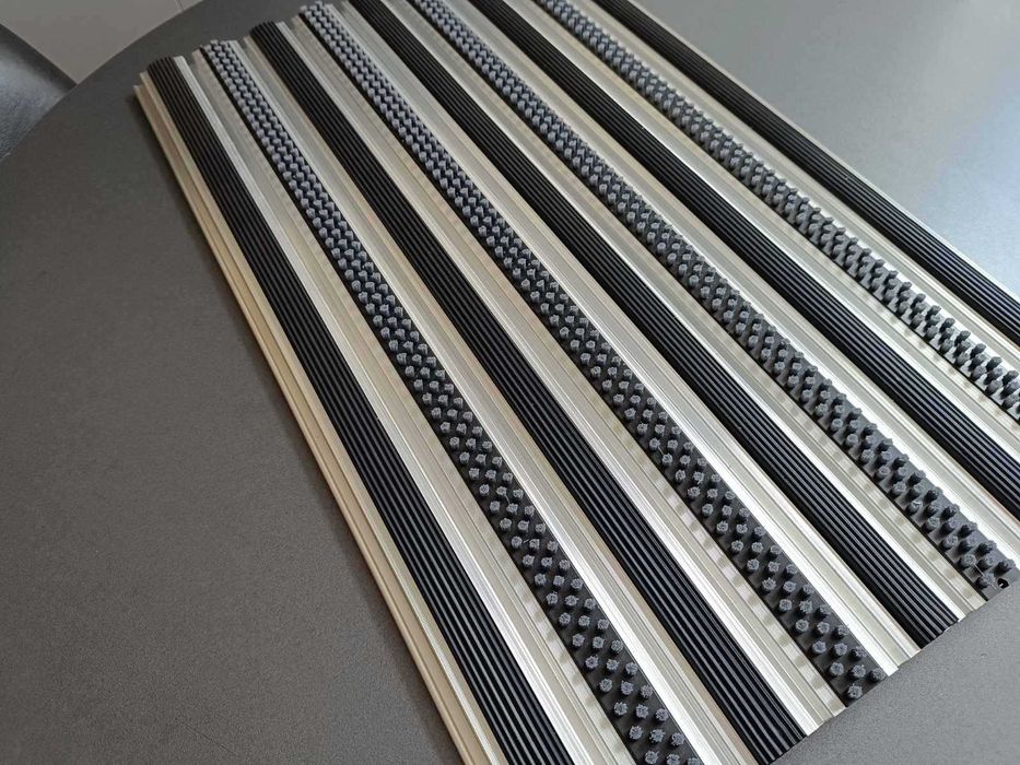 Алуминиева изтривалка за външна употреба - отново налична